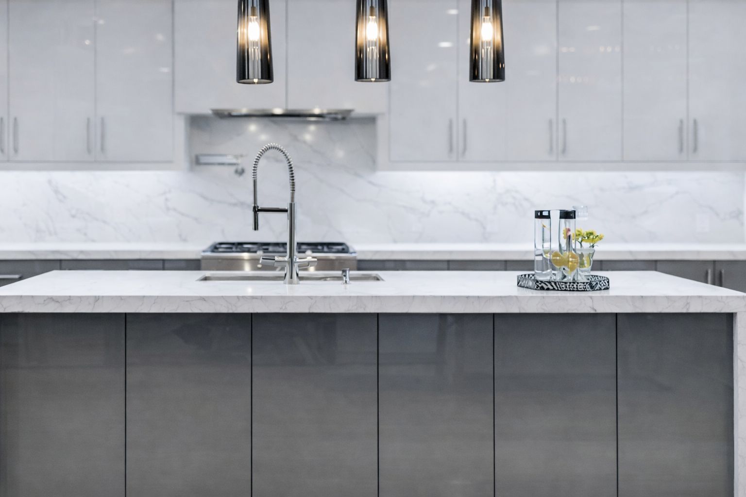 γυαλιστερός πάγκος κουζίνας 8054 για νησίδα κουζίνας